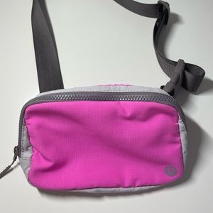 Lululemon Everywhere Belt bag